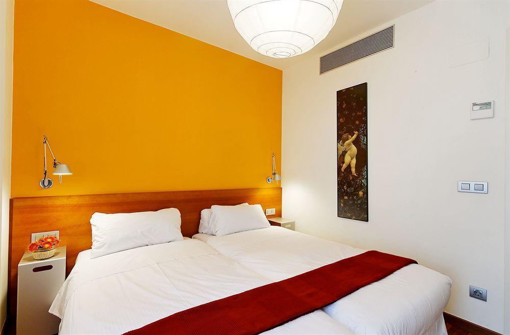 Inside Barcelona Apartments Mercat Bagian luar foto