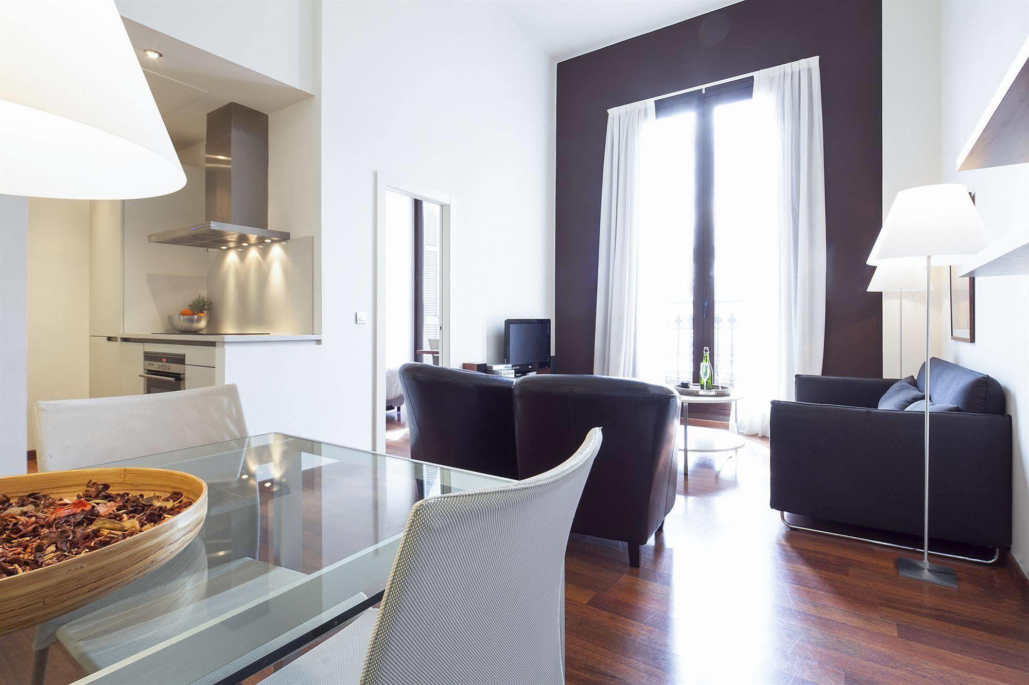 Inside Barcelona Apartments Mercat Bagian luar foto