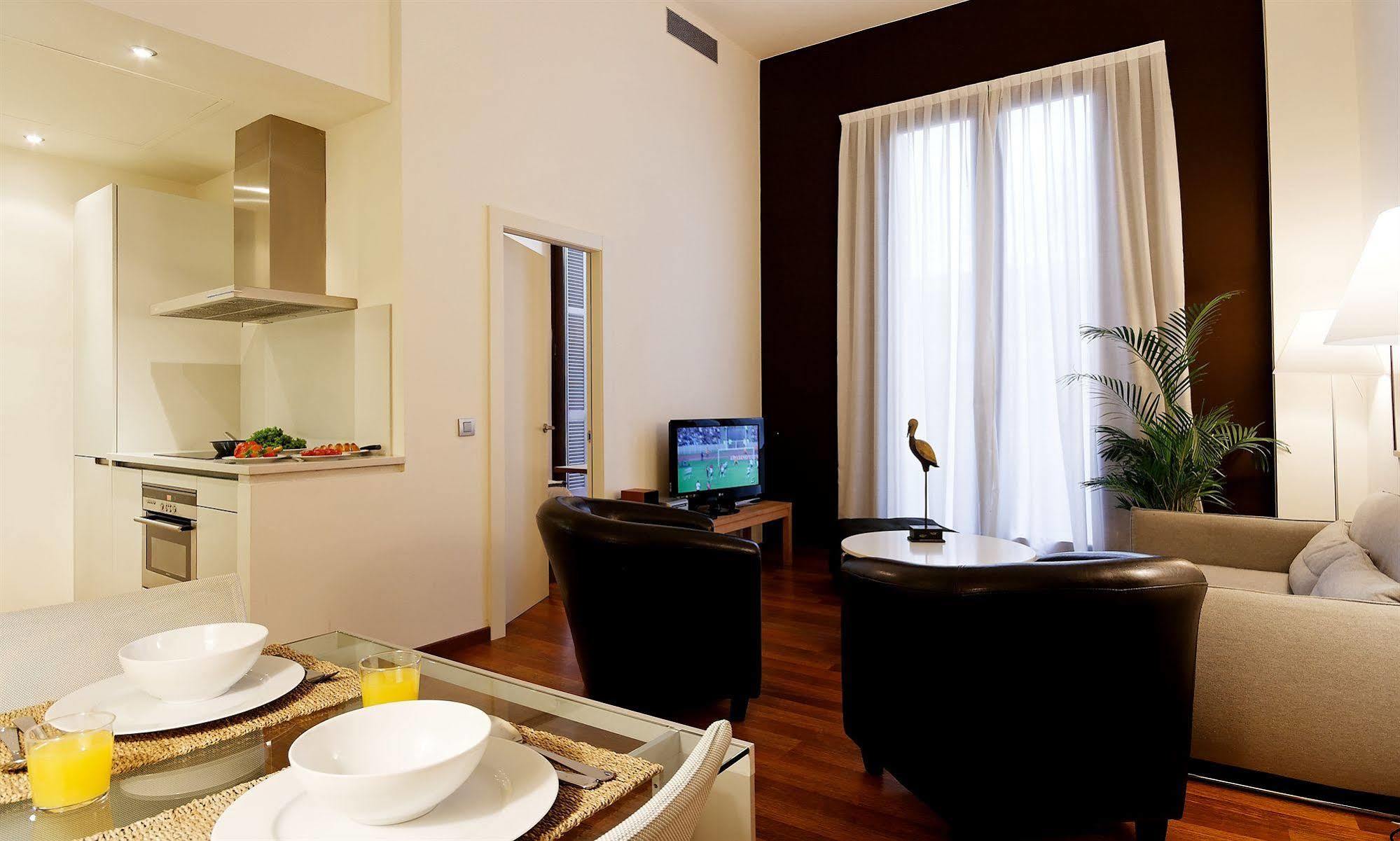 Inside Barcelona Apartments Mercat Bagian luar foto