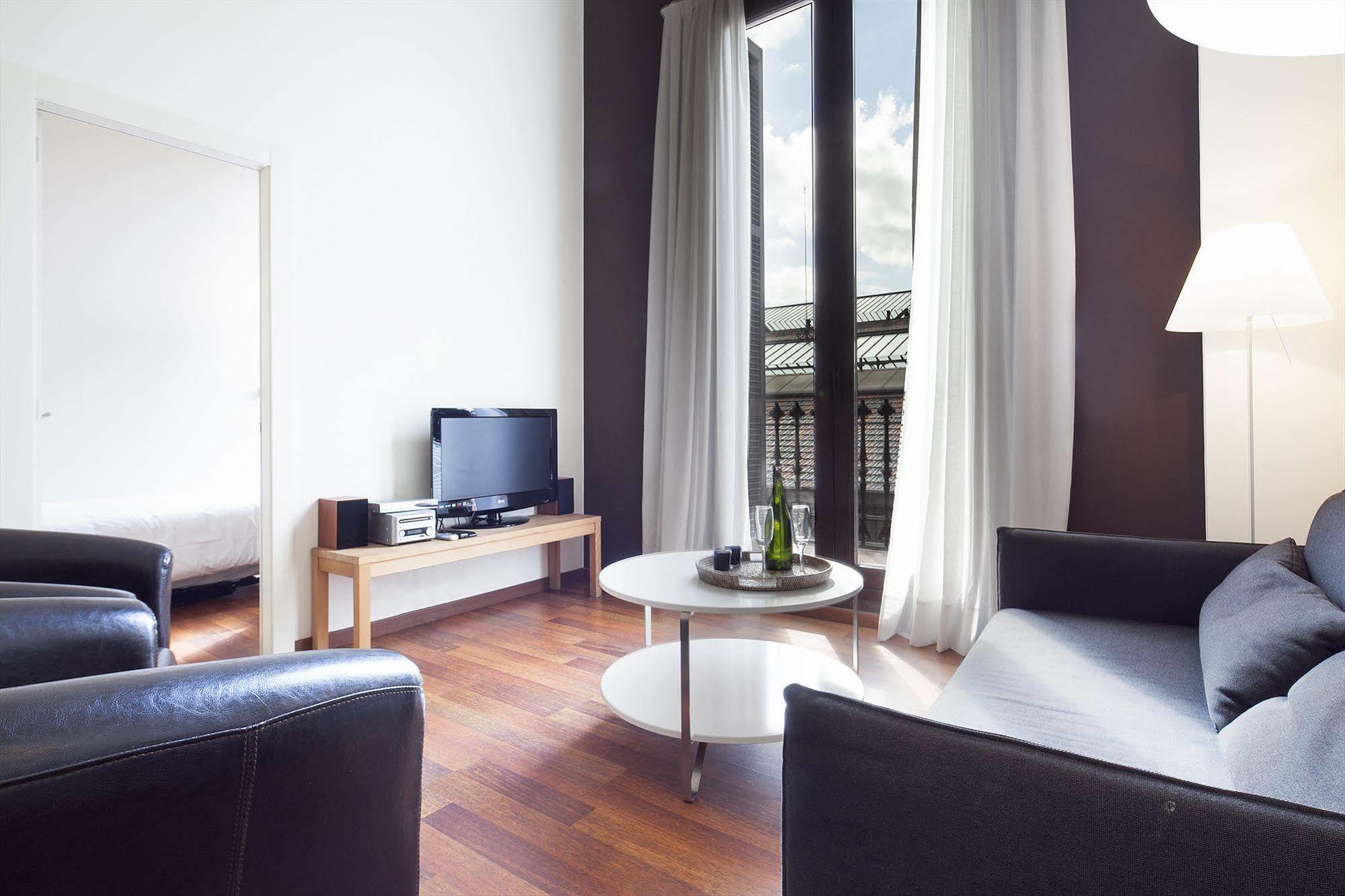 Inside Barcelona Apartments Mercat Bagian luar foto