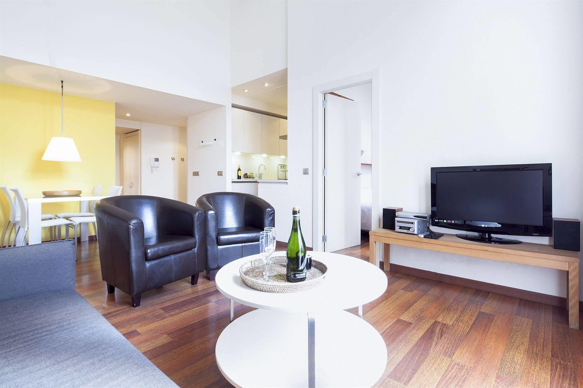 Inside Barcelona Apartments Mercat Bagian luar foto