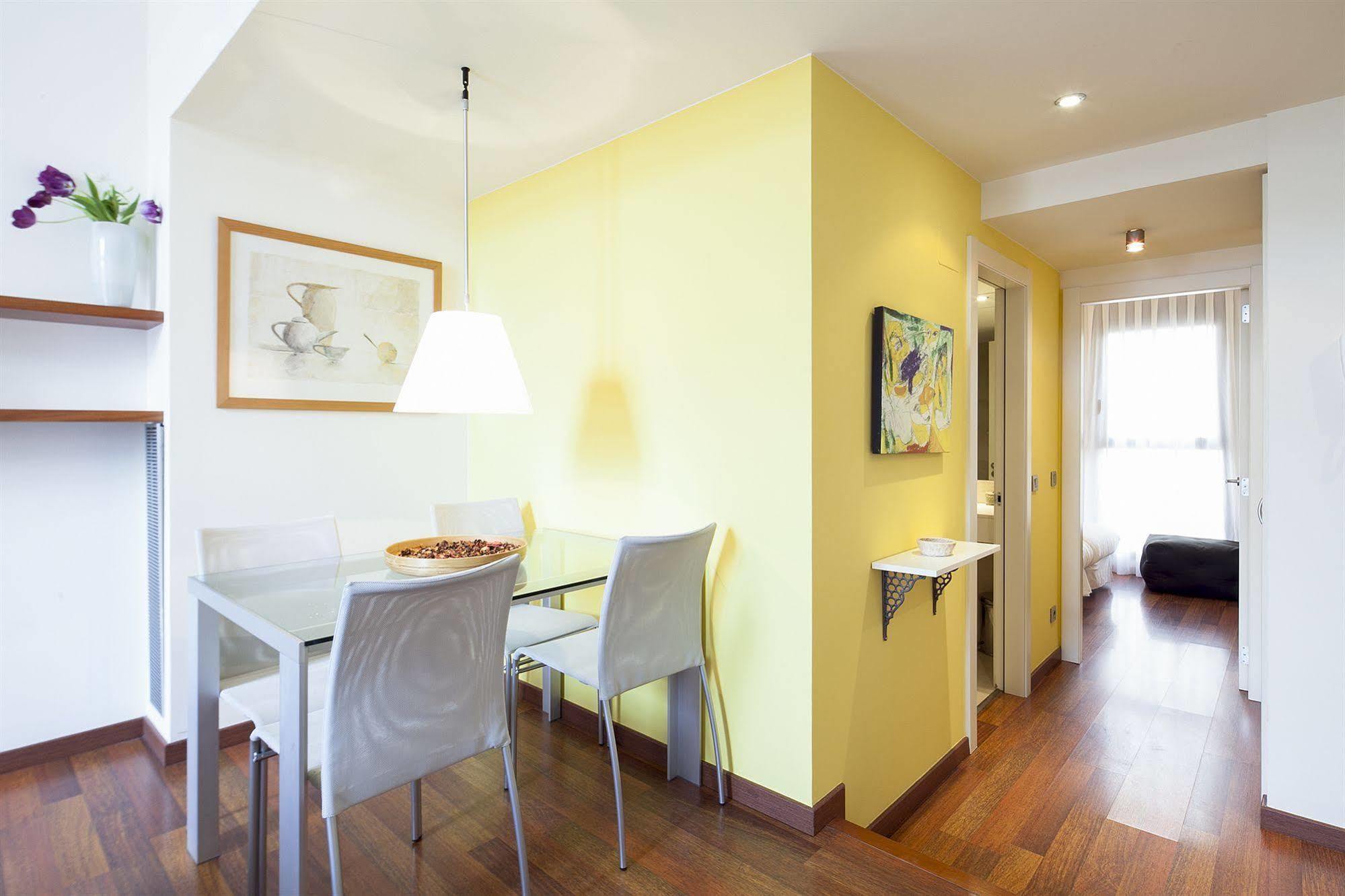 Inside Barcelona Apartments Mercat Bagian luar foto