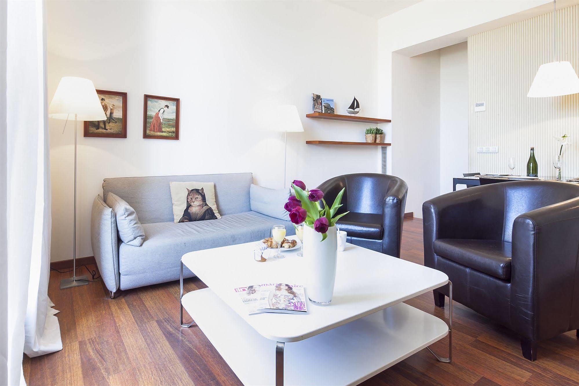 Inside Barcelona Apartments Mercat Bagian luar foto