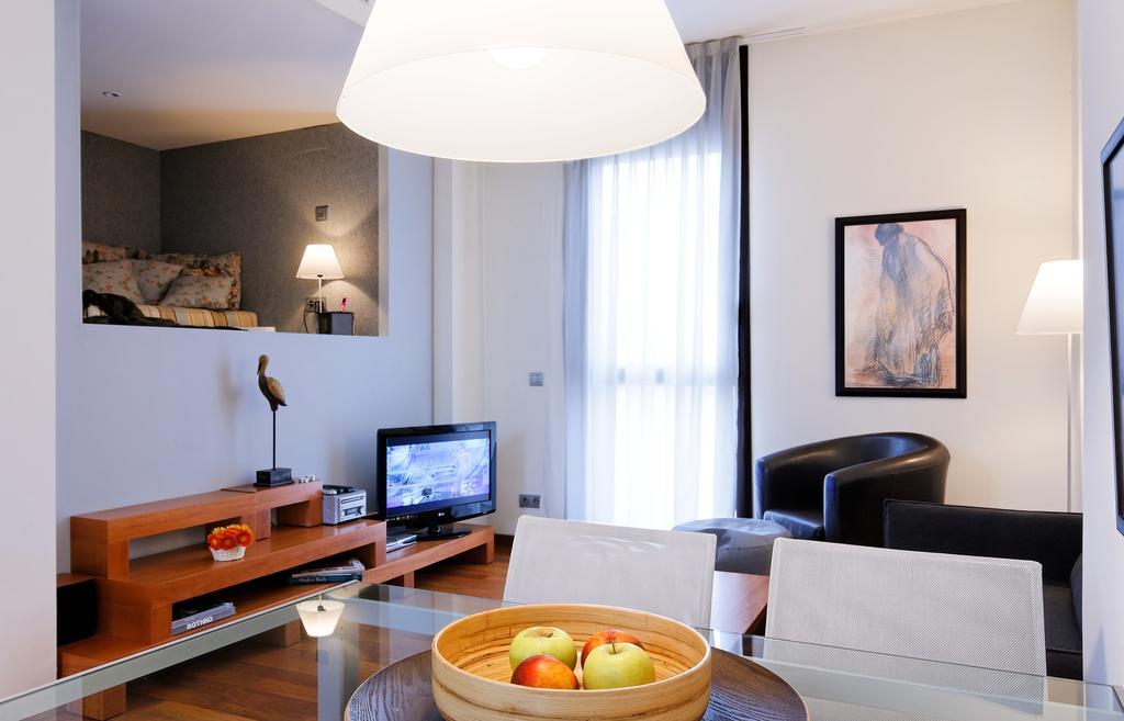 Inside Barcelona Apartments Mercat Bagian luar foto