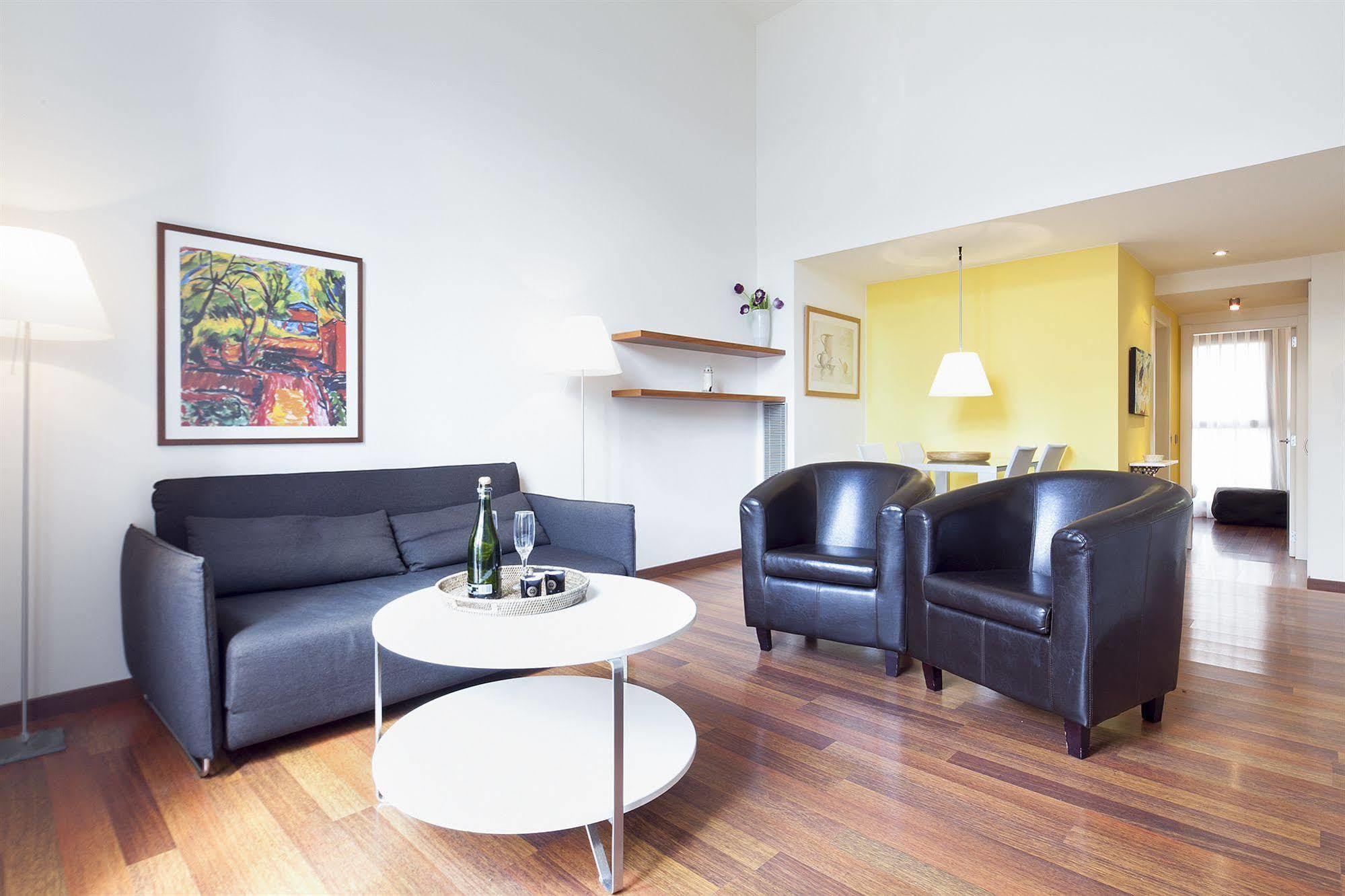 Inside Barcelona Apartments Mercat Bagian luar foto