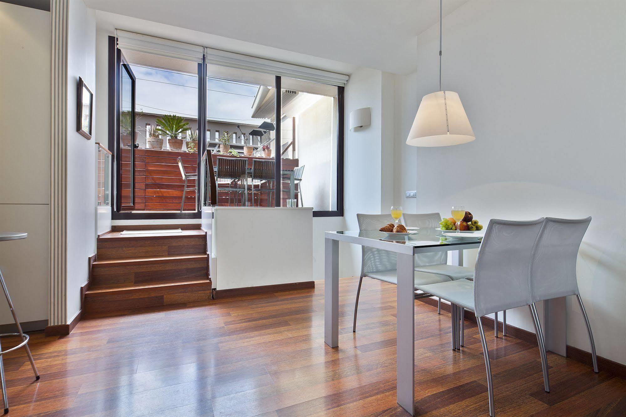 Inside Barcelona Apartments Mercat Bagian luar foto