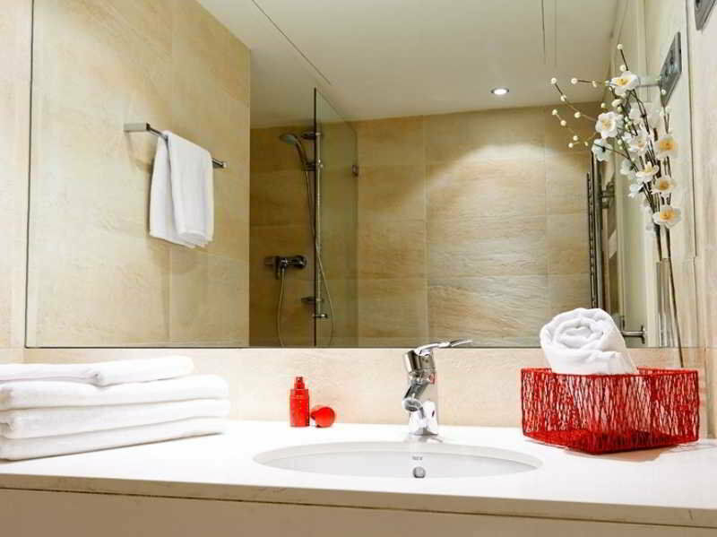 Inside Barcelona Apartments Mercat Bagian luar foto