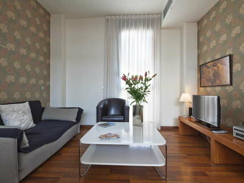 Inside Barcelona Apartments Mercat Bagian luar foto