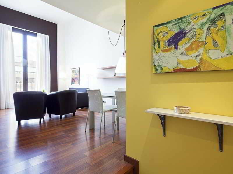 Inside Barcelona Apartments Mercat Bagian luar foto